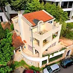 Lampone House
